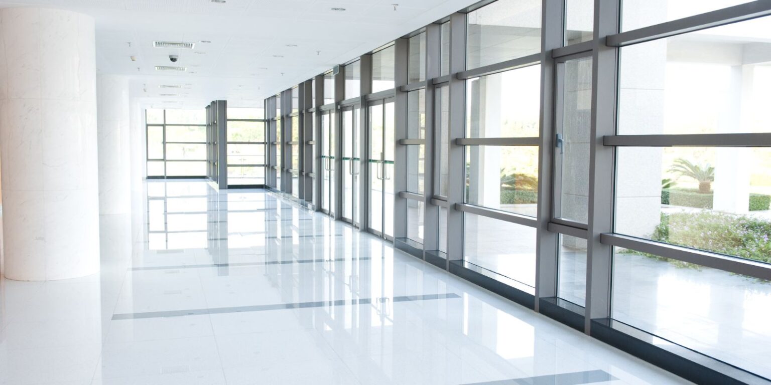 Grundreinigung Baden-Baden – intensive Reinigung von Böden und Sanitäranlagen